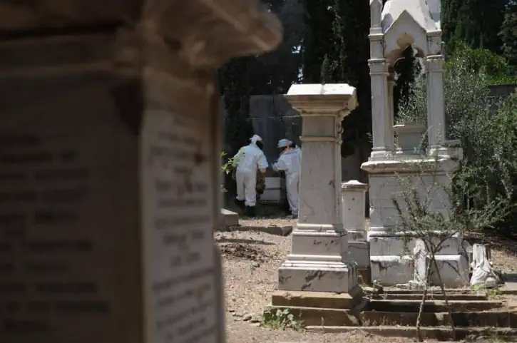 Au cimetière protestant de Beyrouth du miel et des abeilles 2023